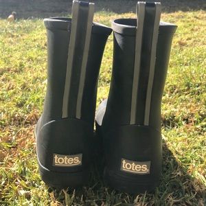 totes rain boots size 2-3